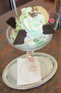 After Eight Becher